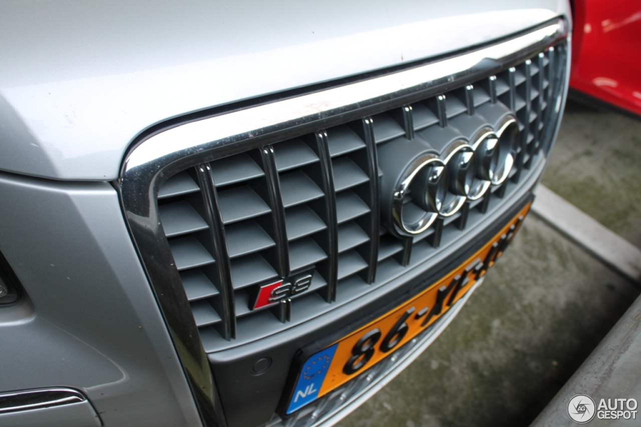 Audi S8 D3