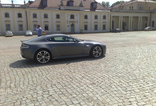 Aston Martin V12 Vantage