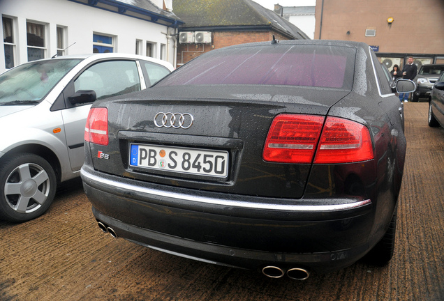 Audi S8 D3