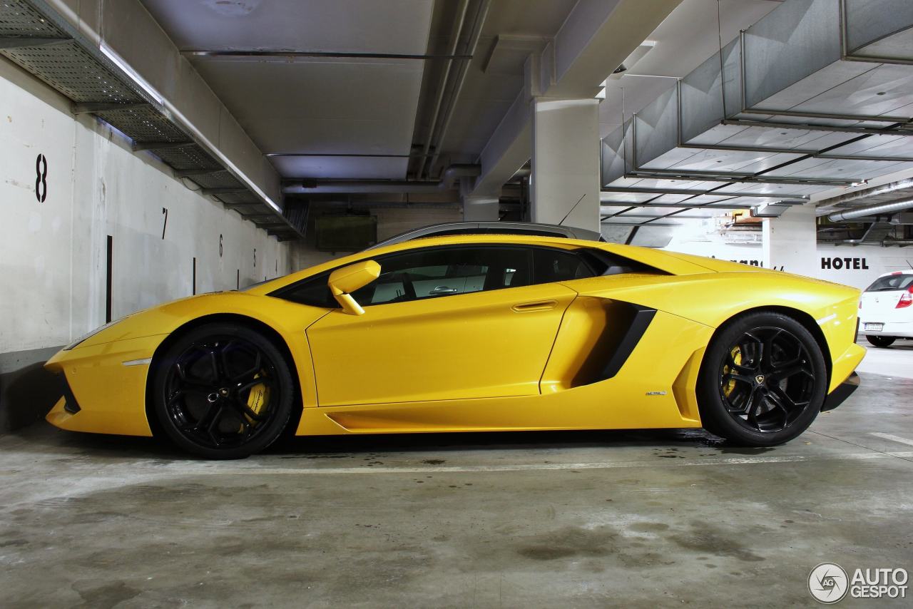 Lamborghini Aventador LP700-4