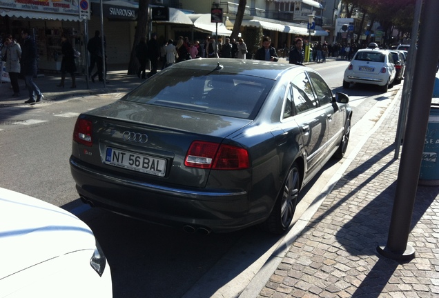 Audi S8 D3