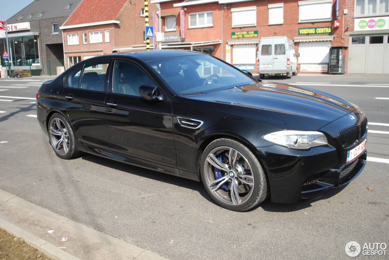 BMW M5 F10 2011