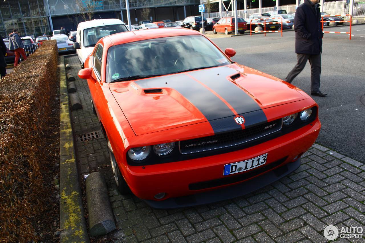 Dodge Challenger SRT-8