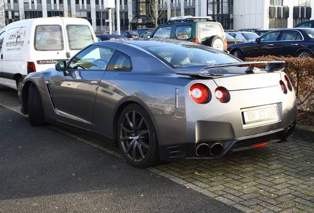 Nissan GT-R 2011