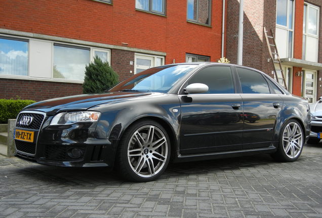 Audi RS4 Sedan