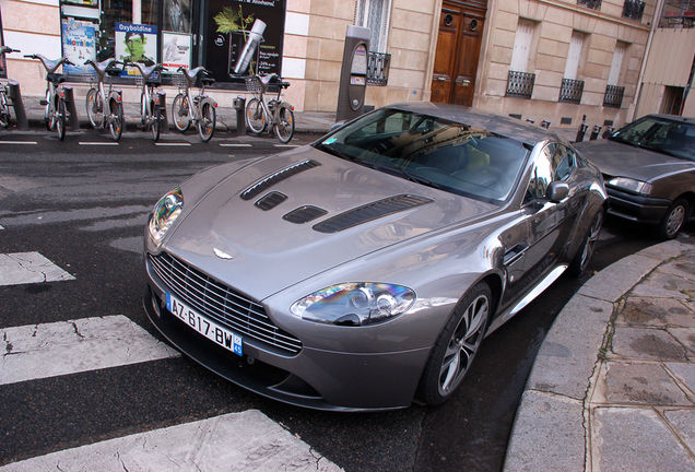 Aston Martin V12 Vantage