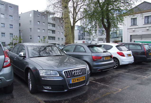 Audi S8 D3