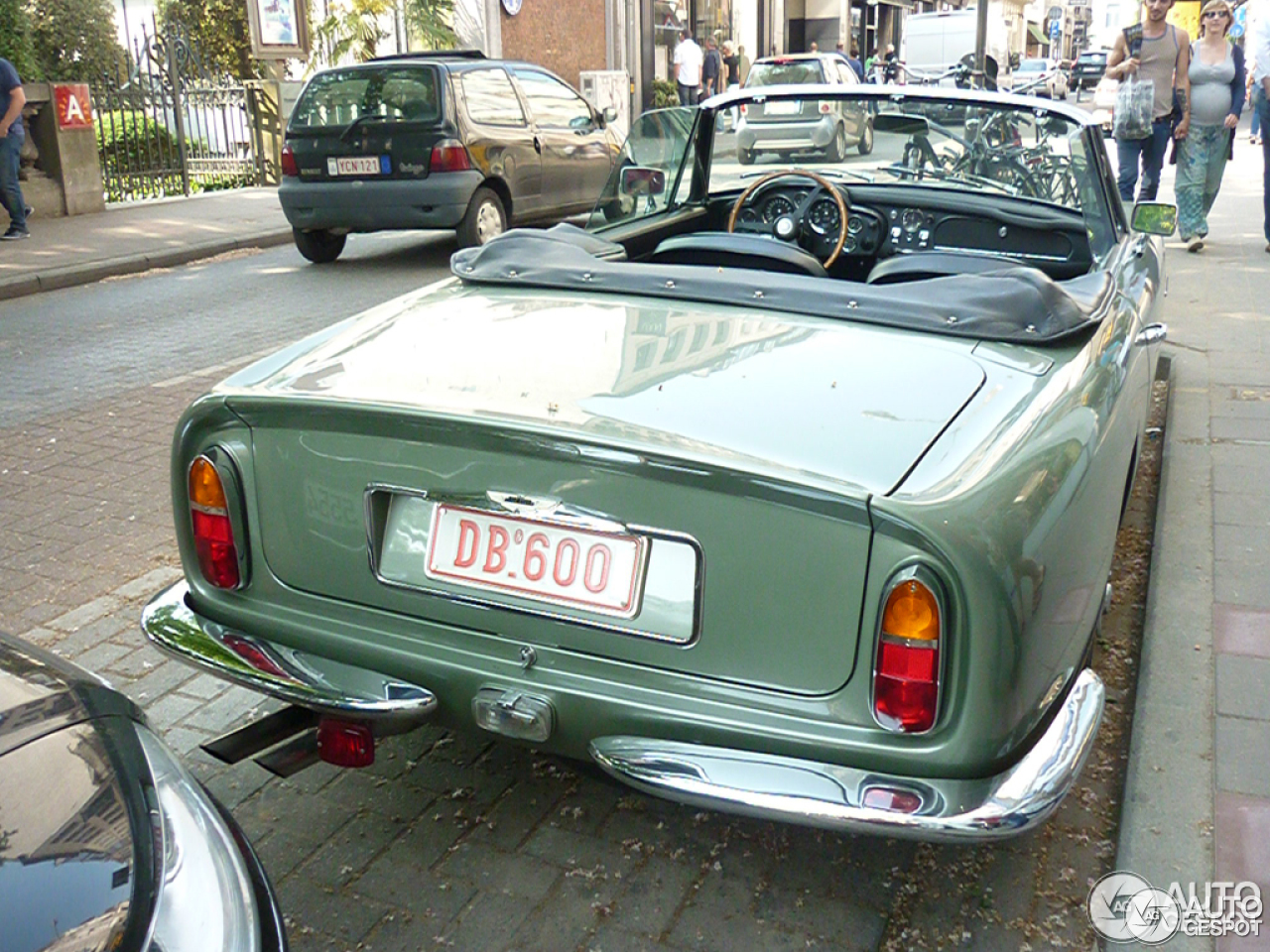 Aston Martin DB6 Volante