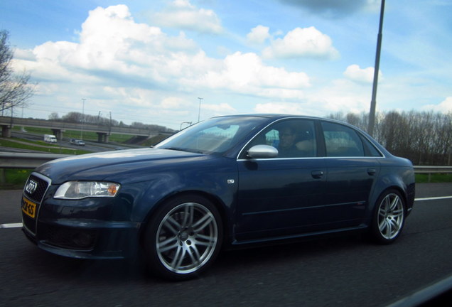 Audi RS4 Sedan