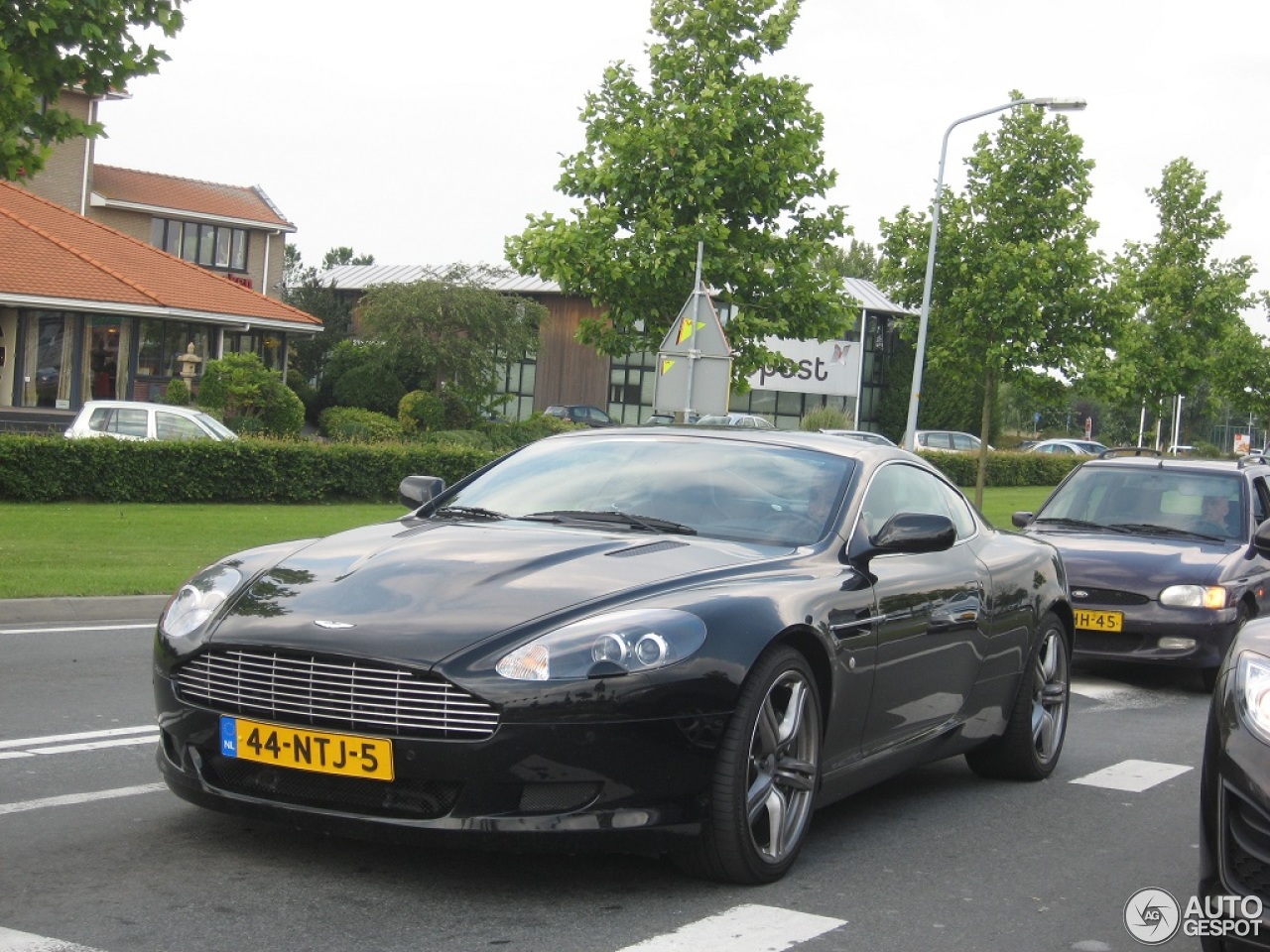 Aston Martin DB9