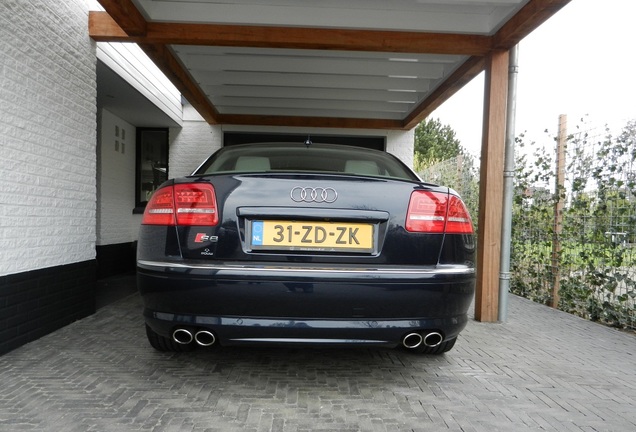 Audi S8 D3