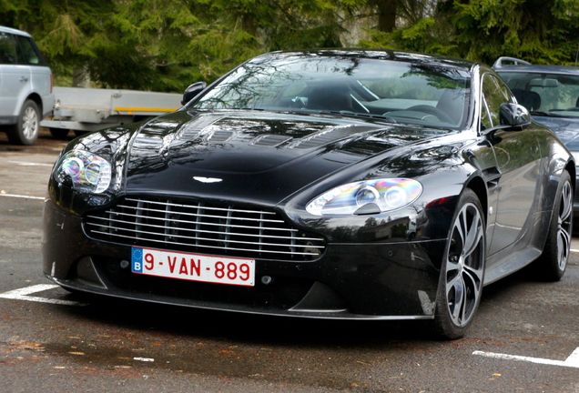 Aston Martin V12 Vantage Carbon Black Edition