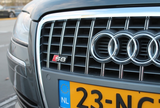 Audi S8 D3