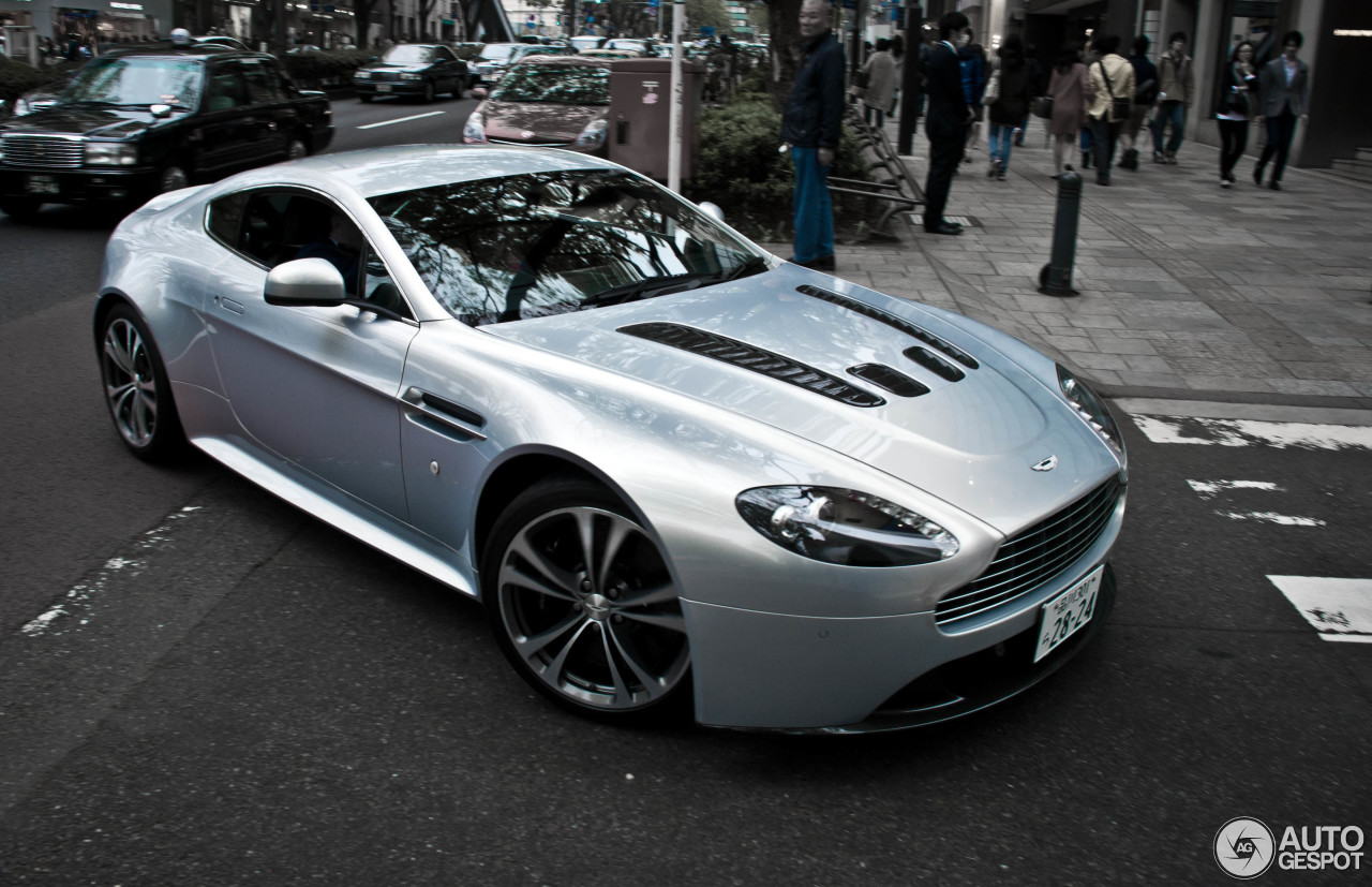 Aston Martin V12 Vantage