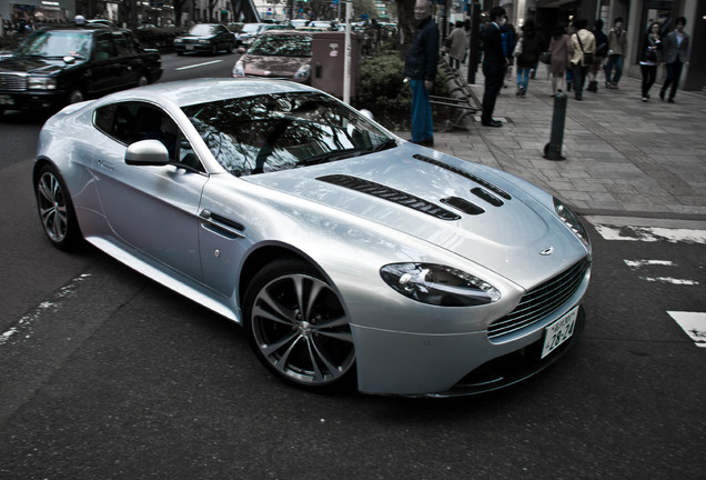 Aston Martin V12 Vantage