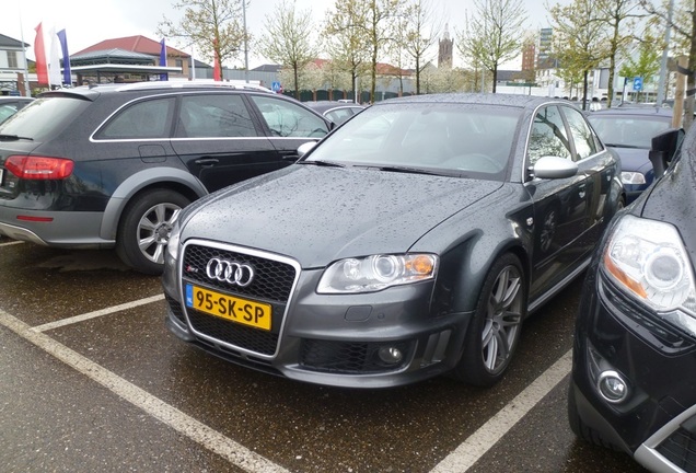 Audi RS4 Sedan