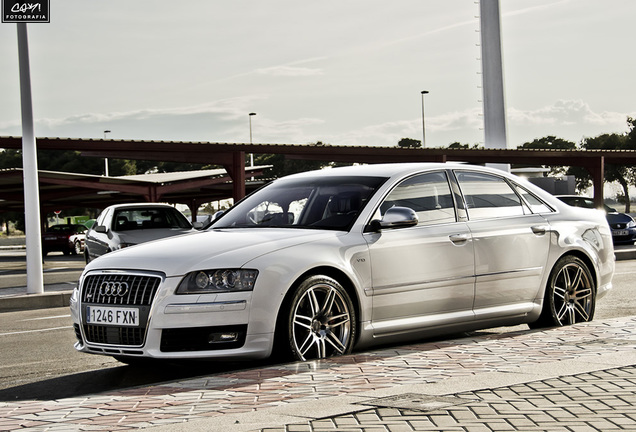 Audi S8 D3