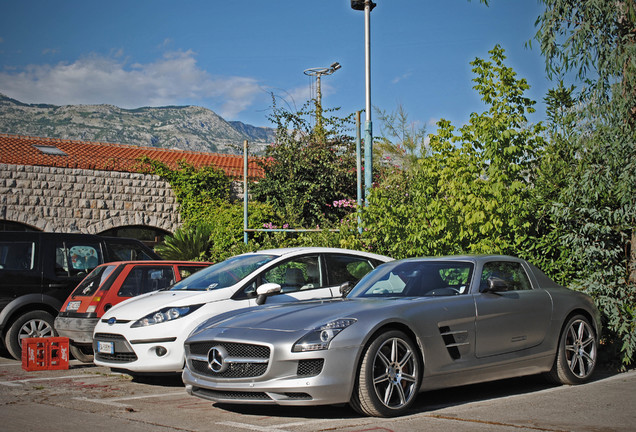 Mercedes-Benz SLS AMG