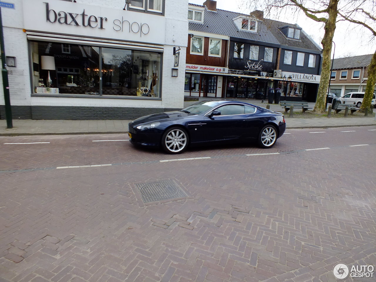 Aston Martin DB9