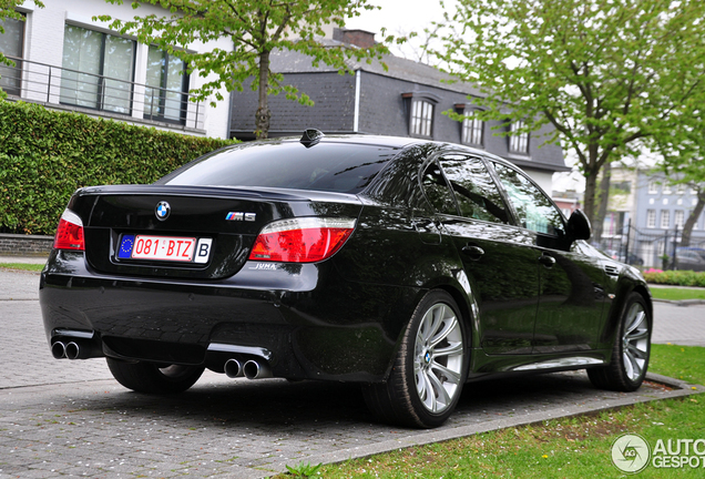 BMW M5 E60 2005