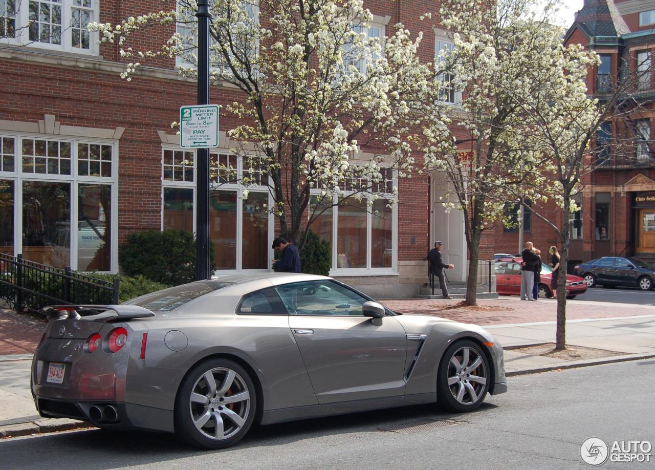 Nissan GT-R