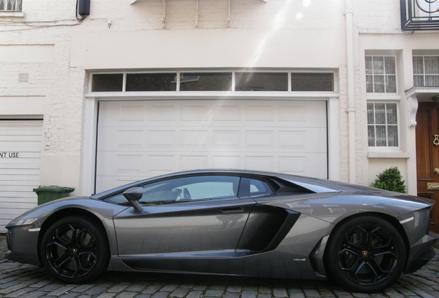 Lamborghini Aventador LP700-4