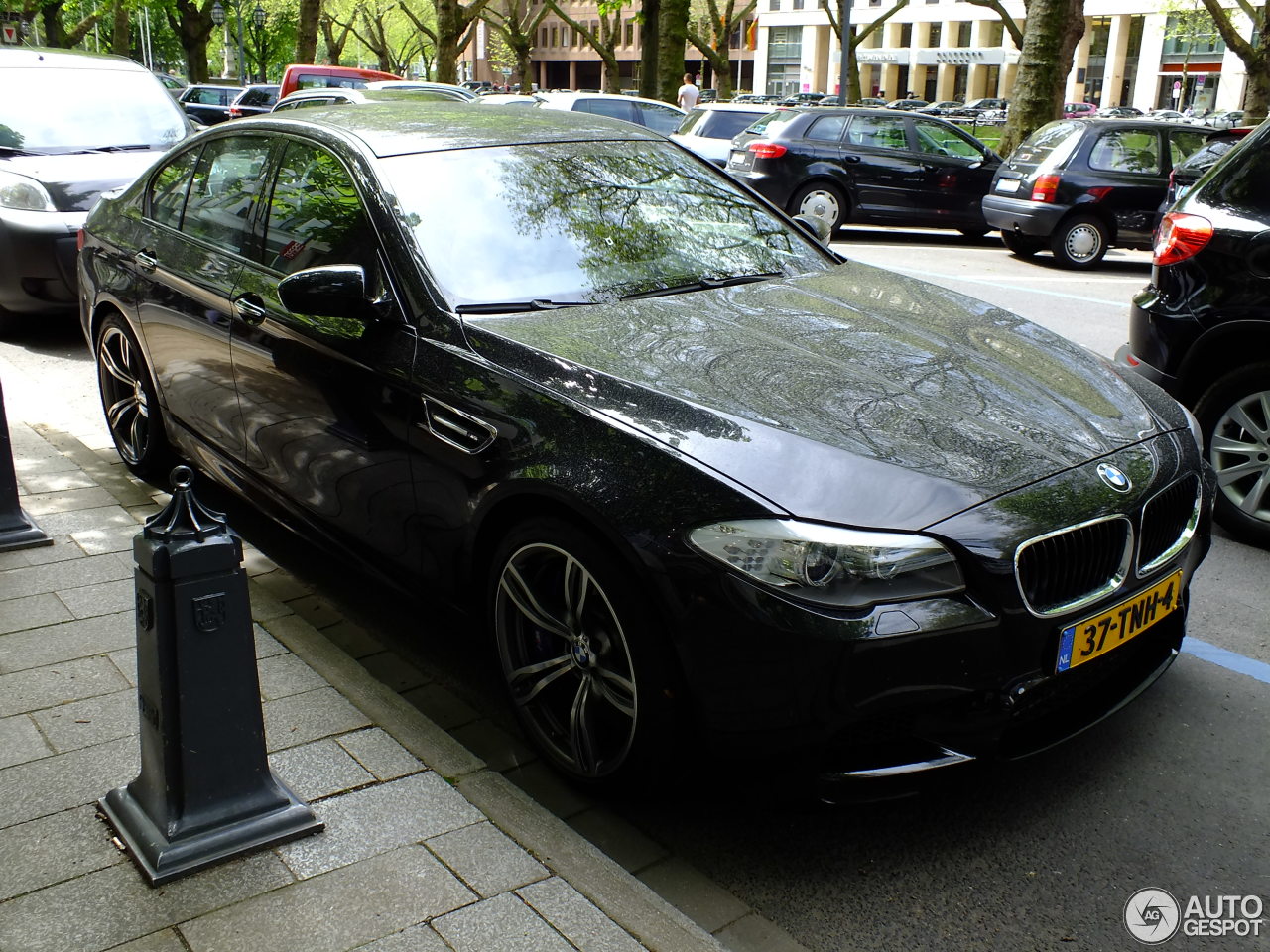 BMW M5 F10 2011