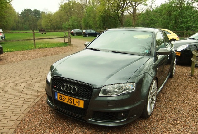 Audi RS4 Sedan