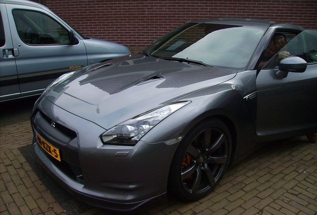 Nissan GT-R