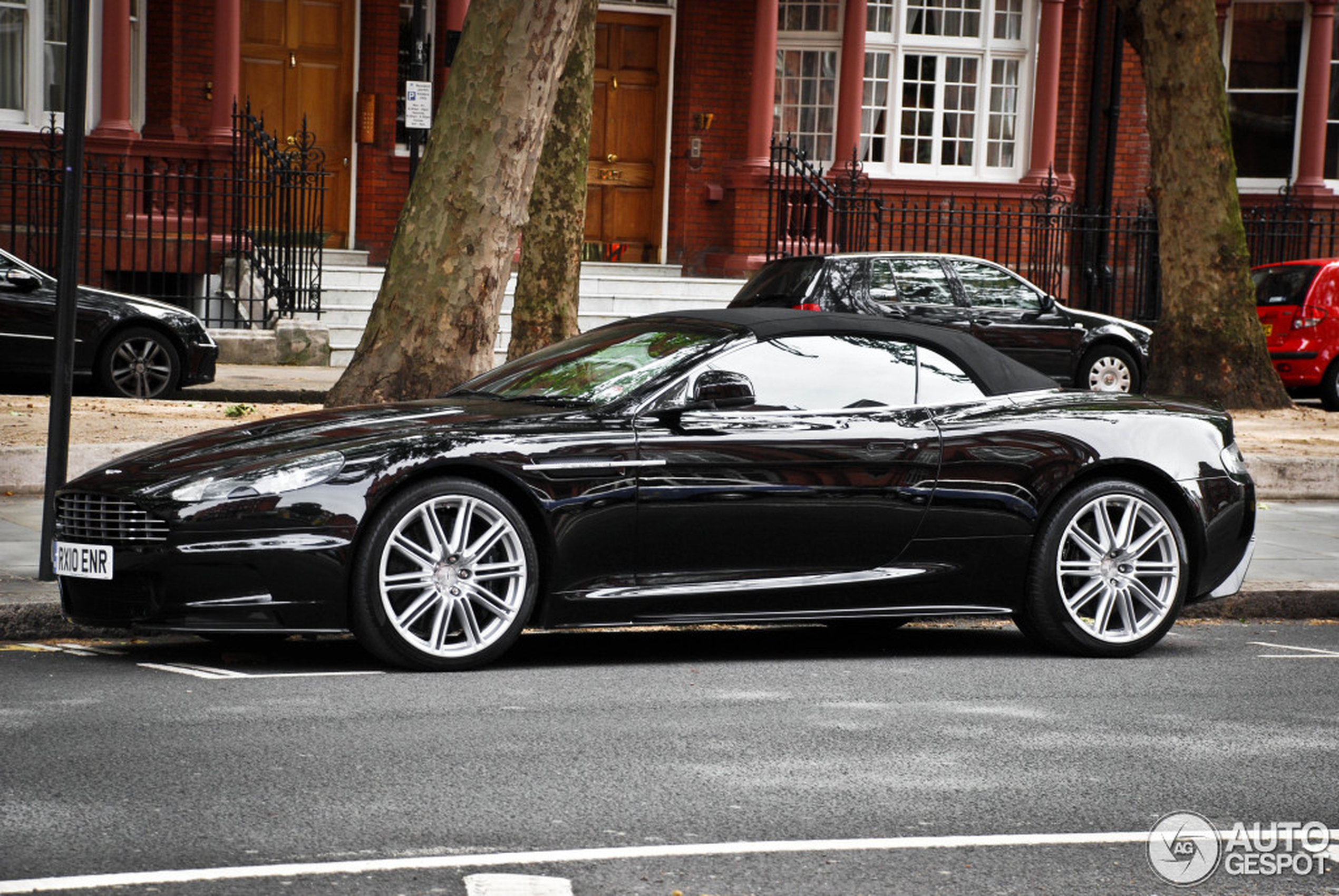 Aston Martin DBS Volante