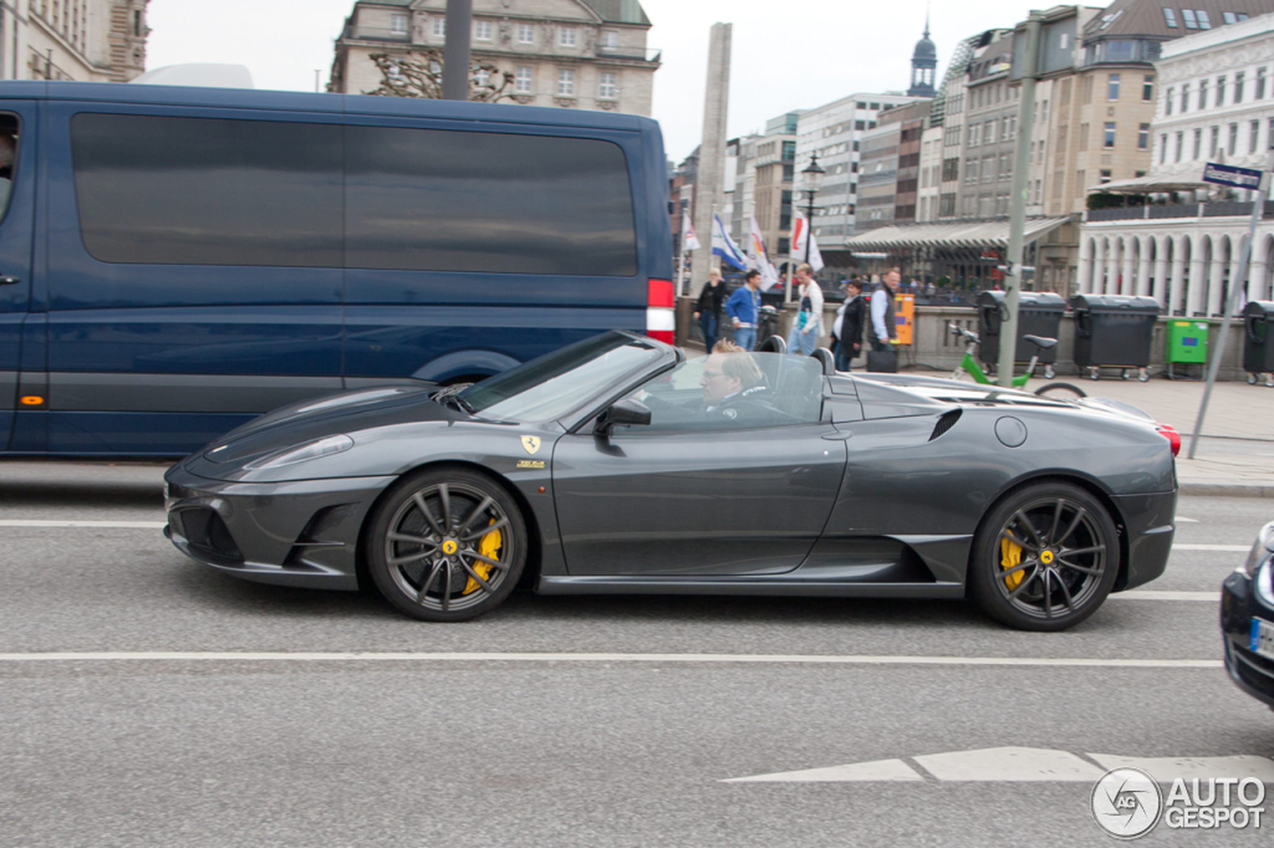 Ferrari Scuderia Spider 16M