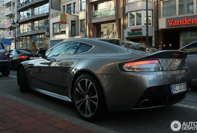 Aston Martin V12 Vantage