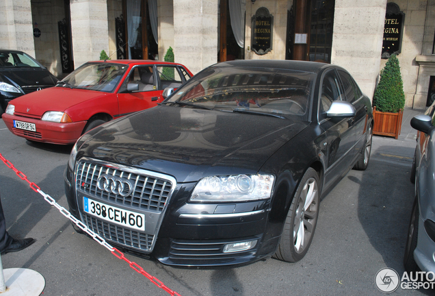 Audi S8 D3