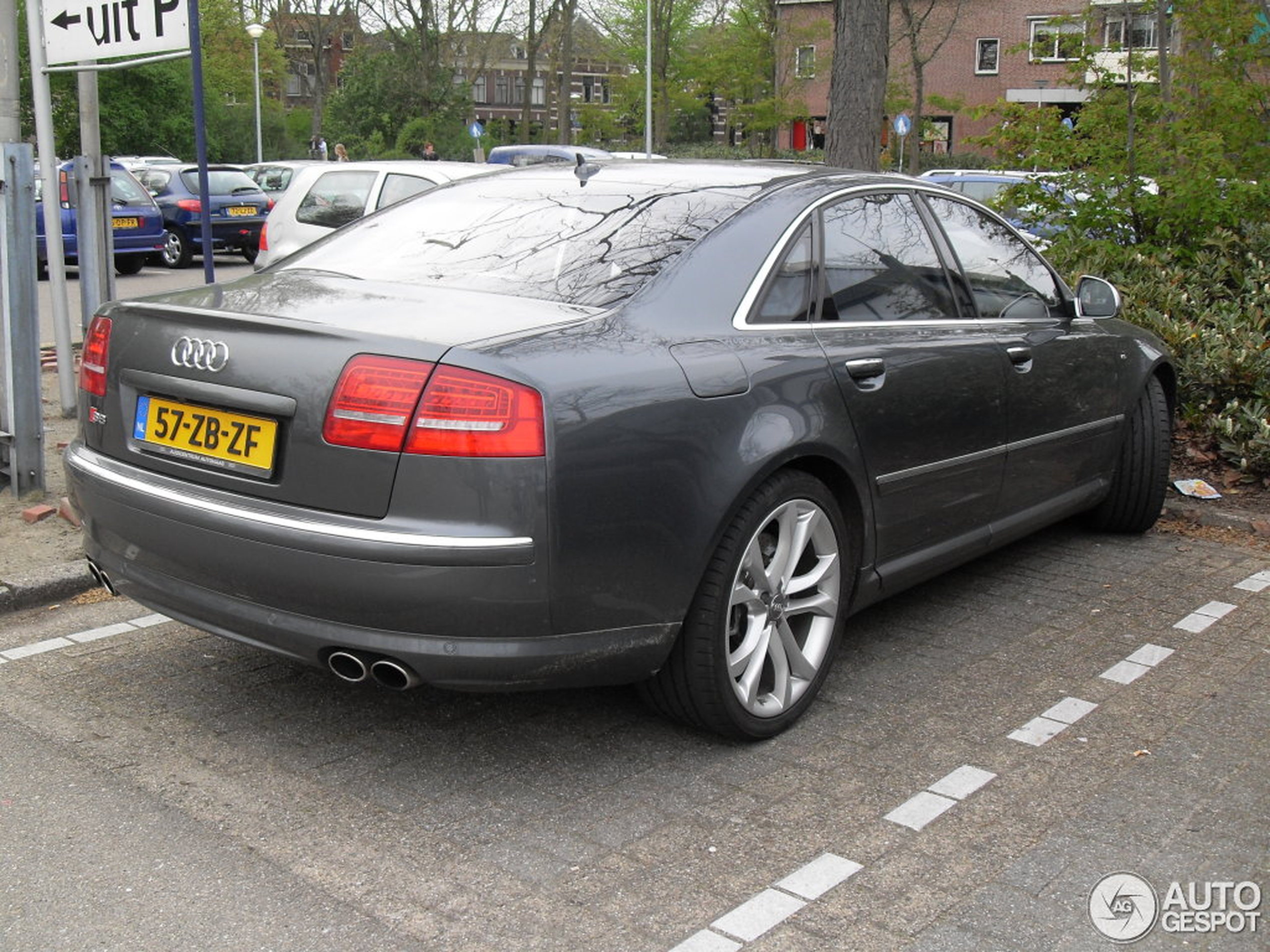 Audi S8 D3