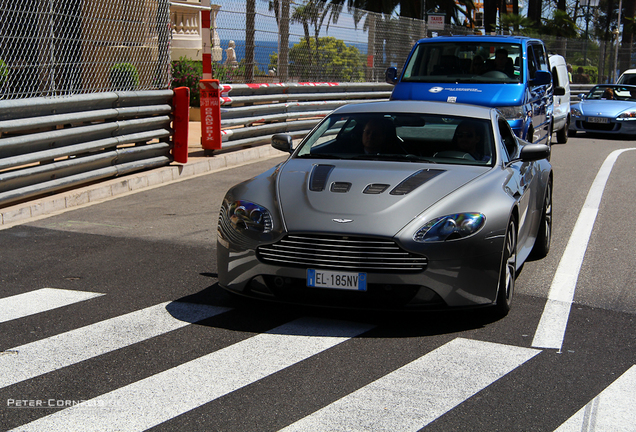 Aston Martin V12 Vantage