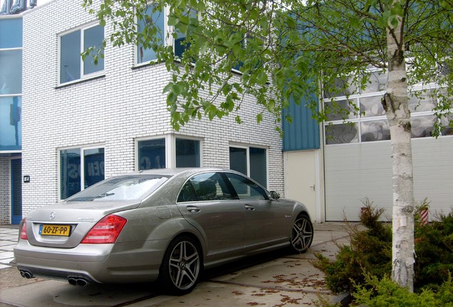 Mercedes-Benz S 65 AMG V221