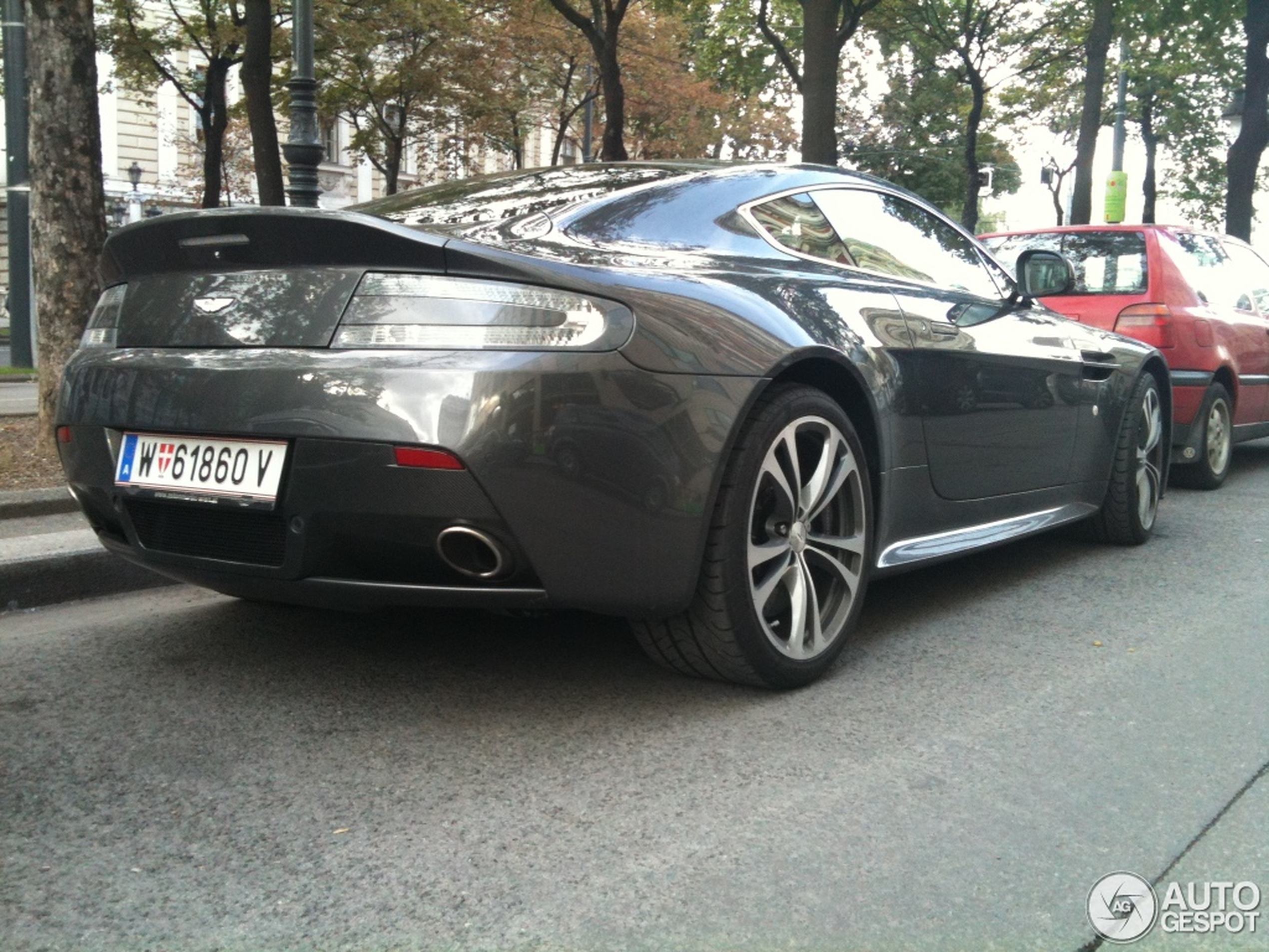 Aston Martin V12 Vantage