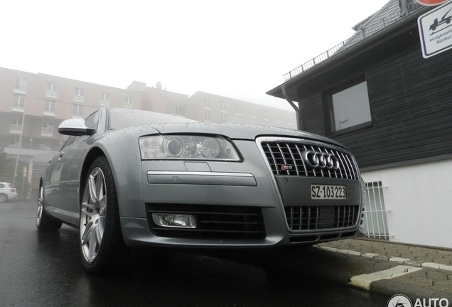 Audi S8 D3