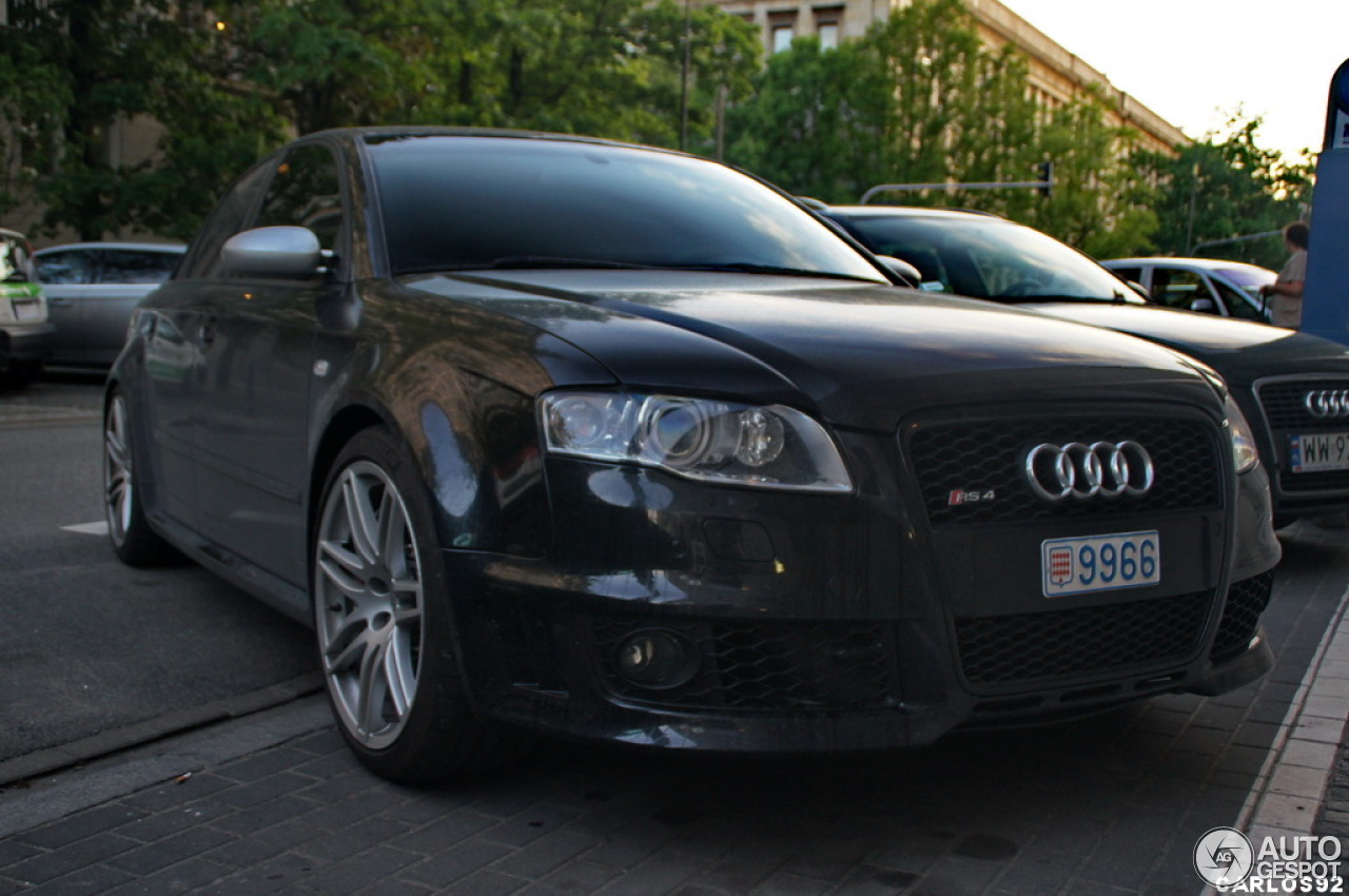 Audi RS4 Sedan