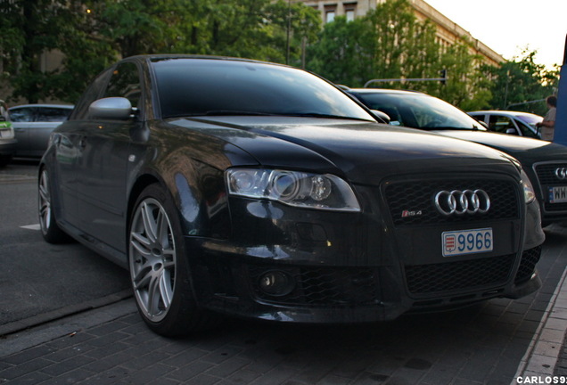 Audi RS4 Sedan