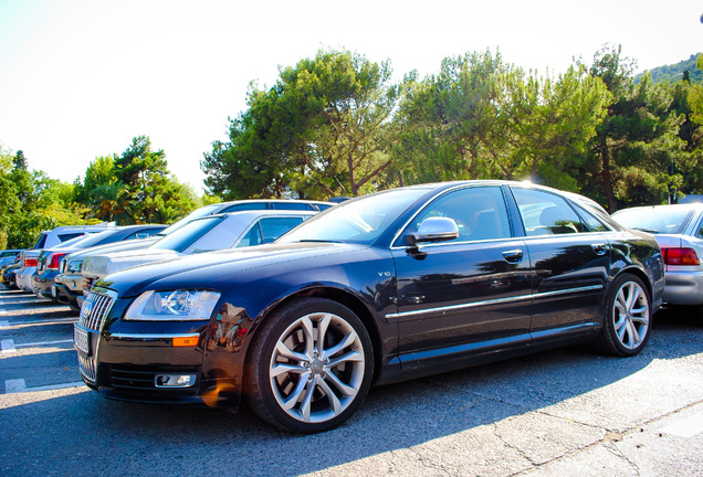 Audi S8 D3