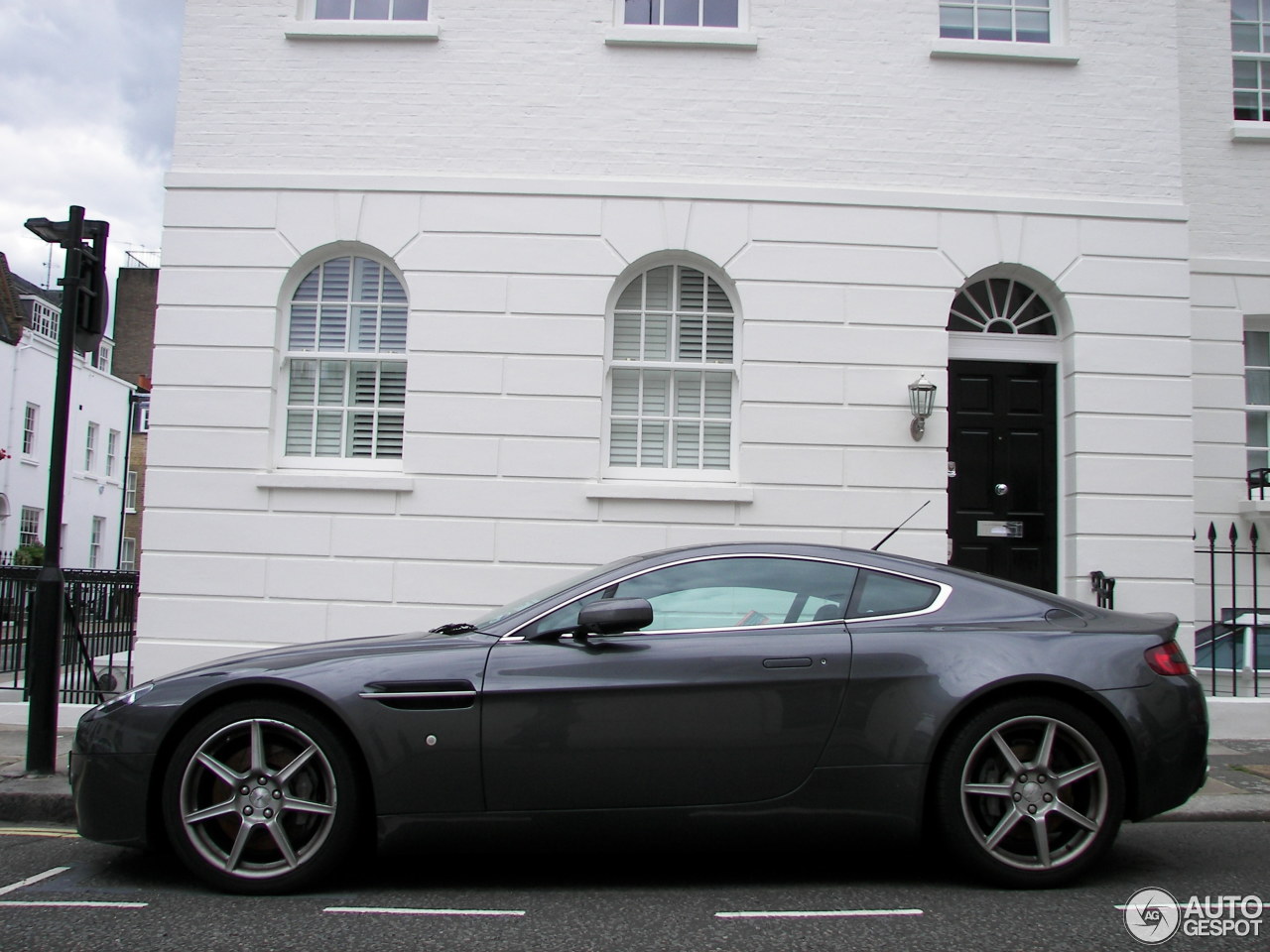 Aston Martin V8 Vantage