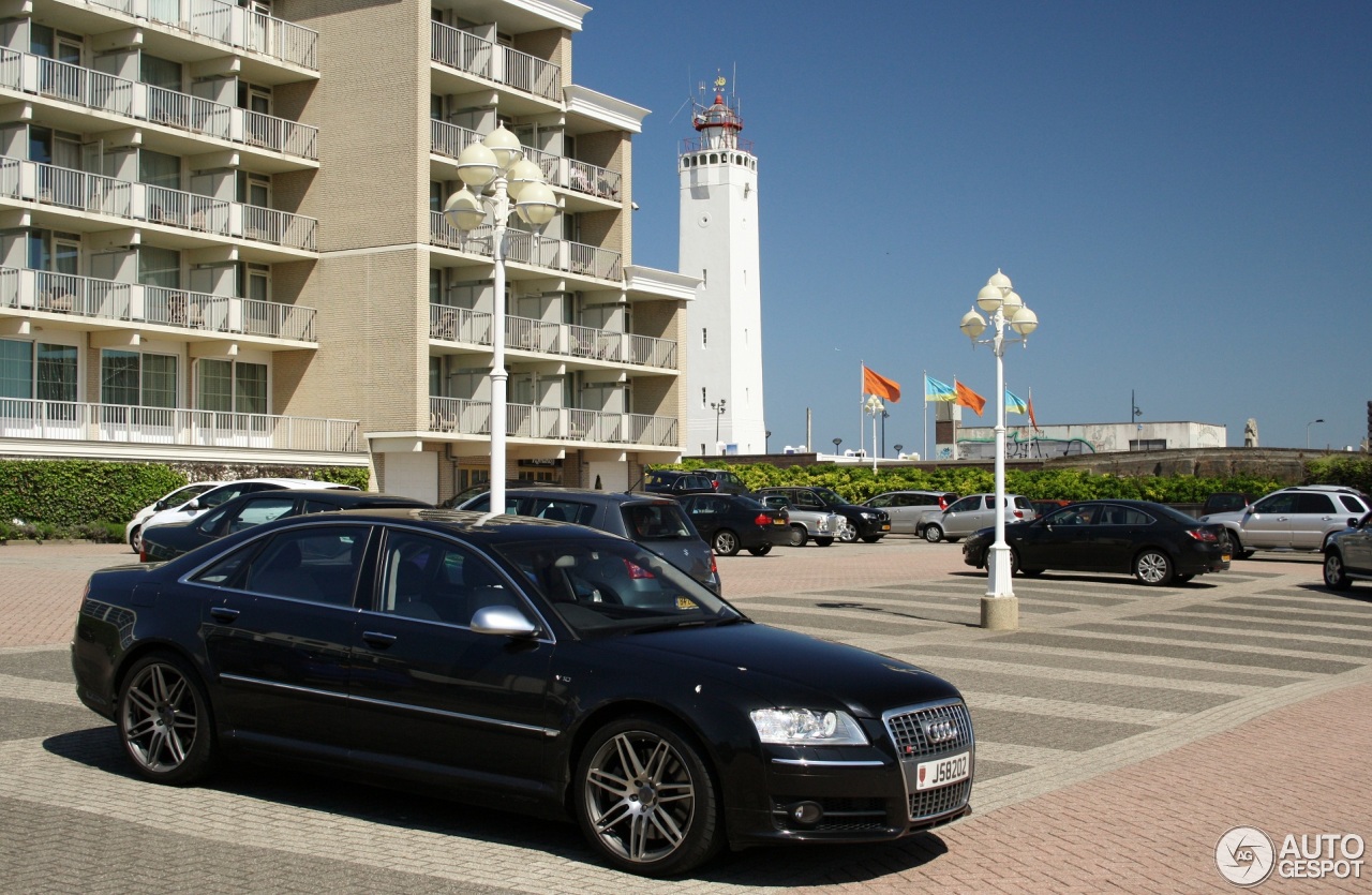 Audi S8 D3