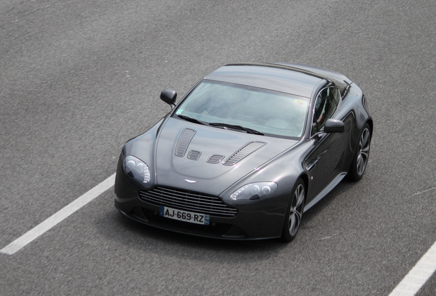 Aston Martin V12 Vantage