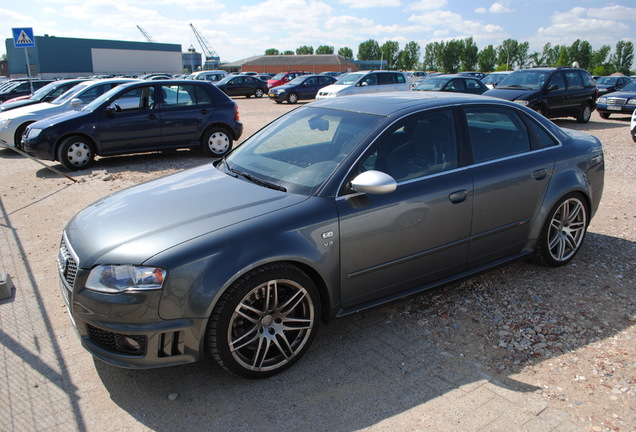 Audi RS4 Sedan