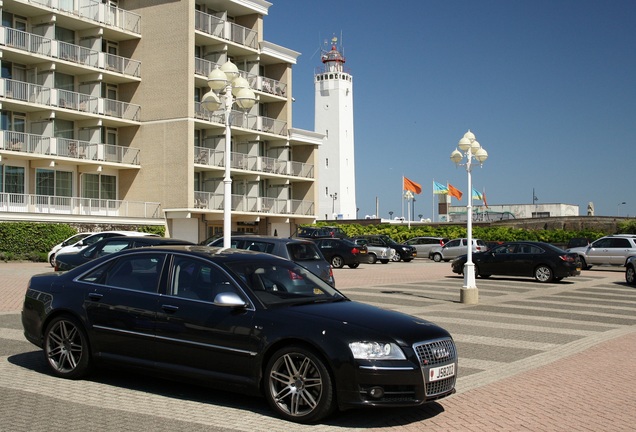 Audi S8 D3