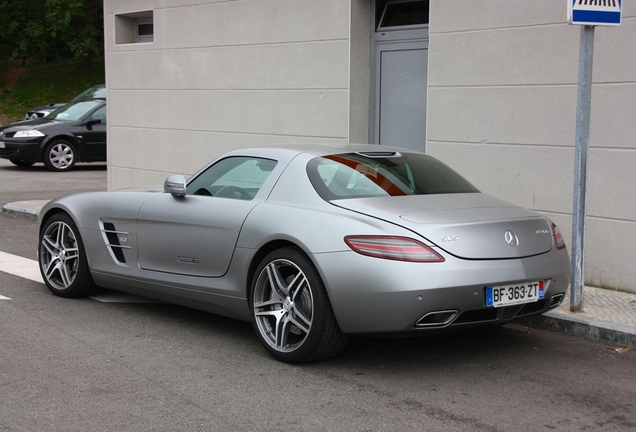 Mercedes-Benz SLS AMG