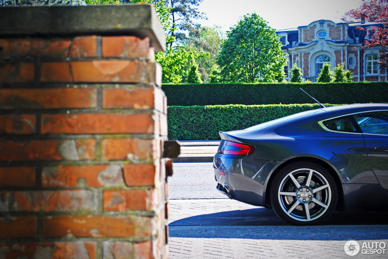 Aston Martin V8 Vantage