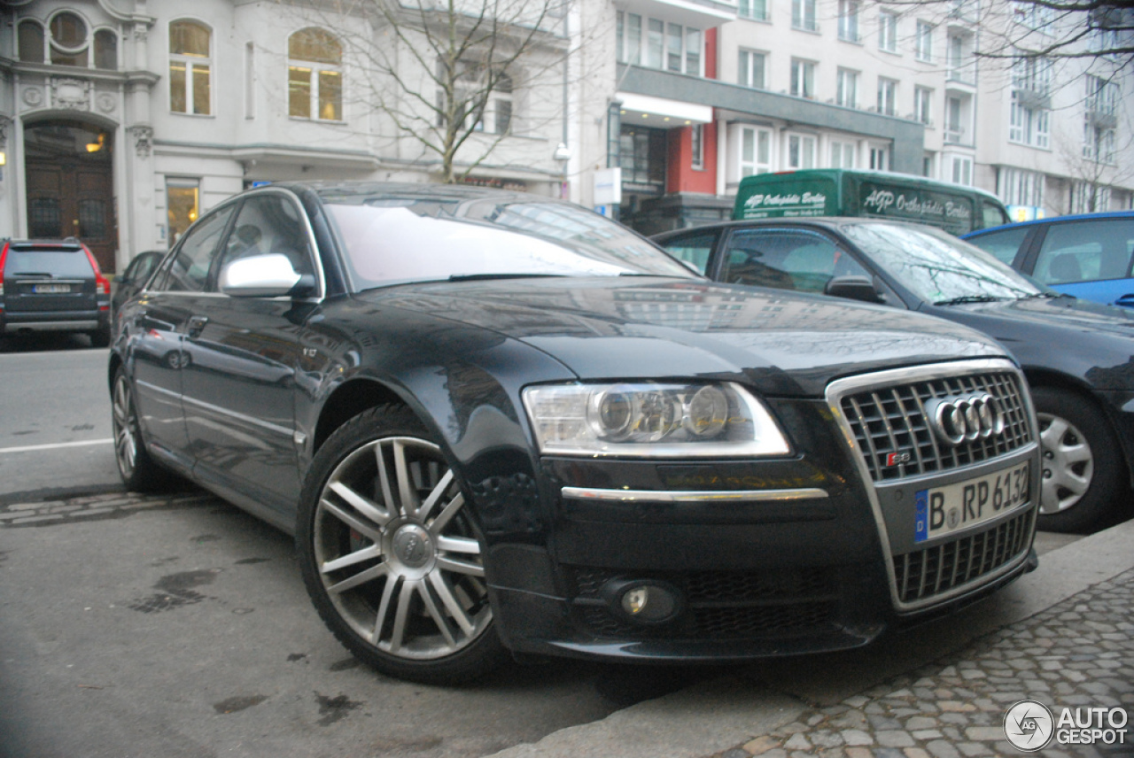 Audi S8 D3