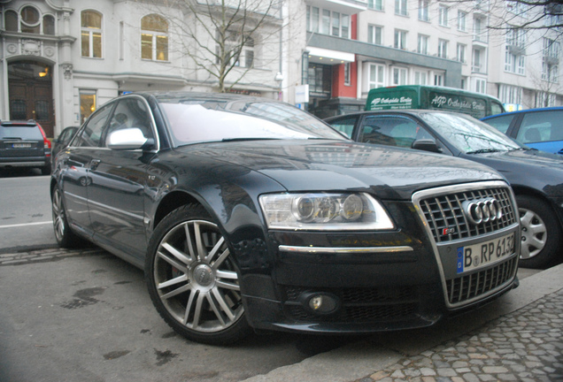 Audi S8 D3